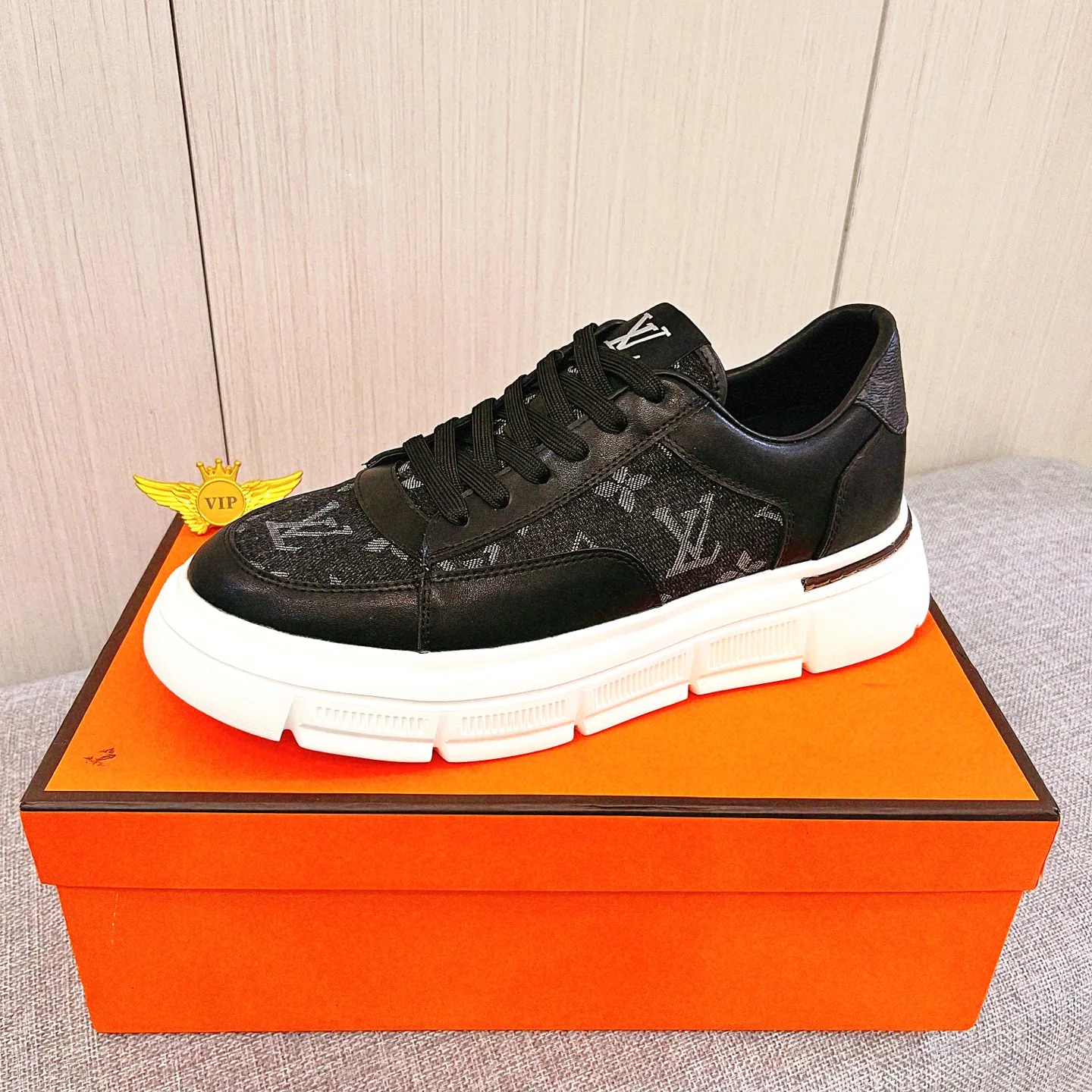 🚘🚘Factory batch 420 men's shoes💰[LV]🔥Louis Vuitton high-end men's shoes brand official website 1:1 latest masterpiece: the upper is made of Italian imported first-layer cowhide with a comfortable and breathable lining➕original non-slip and wear-resistant outsole🔥, making walking more convenient and comfortable! An exclusive new model, a stunning work, a beautiful 1:1 replica [color] compared to the official quality! Create a fashionable personality to set off your uniqueness! A must-have for trendy men! Classic 🔥Size: 38-44 Color: 🔥 2⃣️colors available🔥.